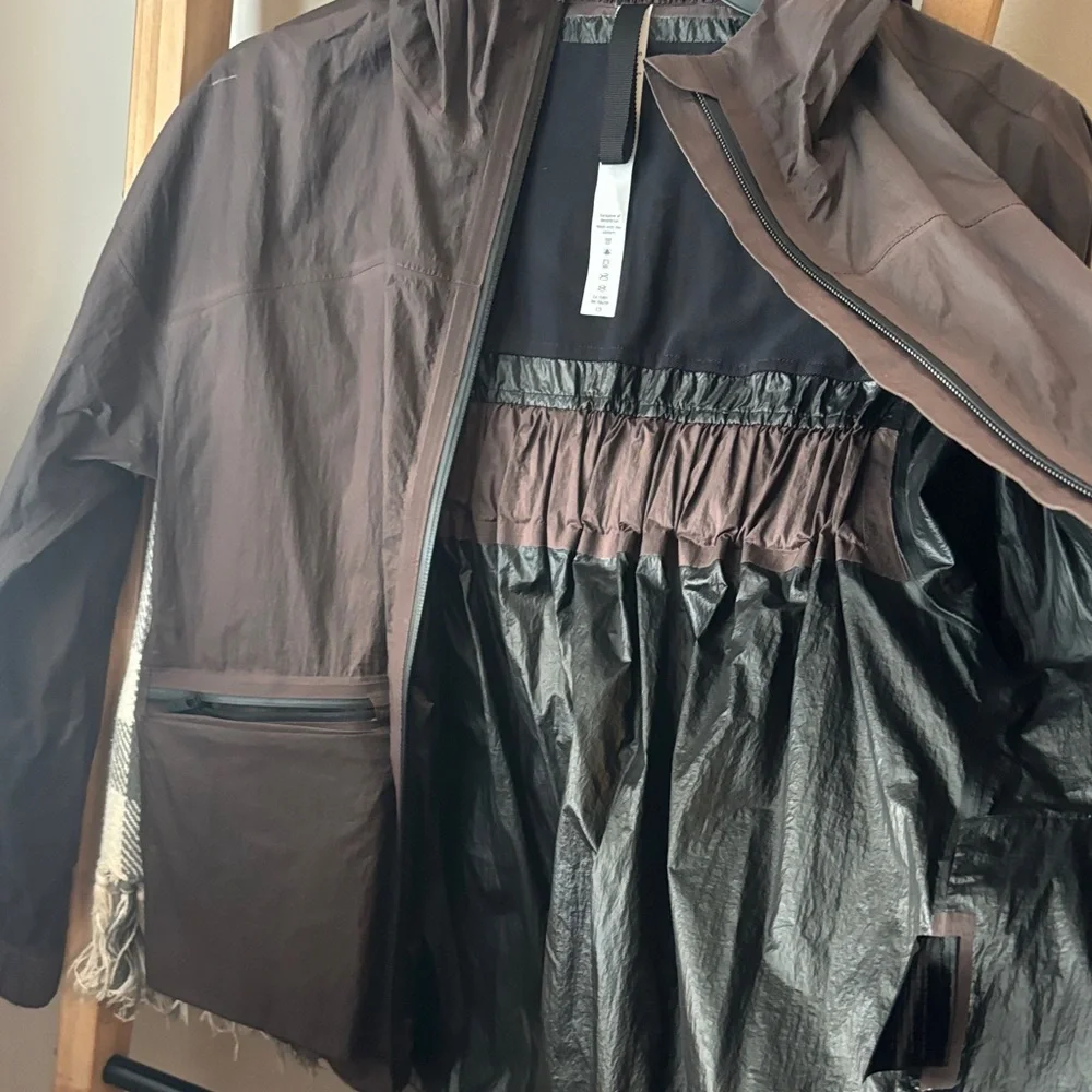 lululemon Athletica Drizzle Down Jacket
Grape/burgundy color - Picture 5 of 6